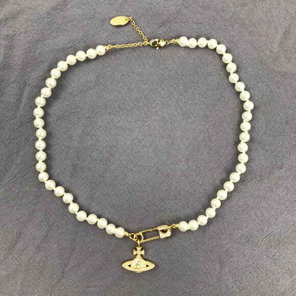 Vivienne Westwood Jewelry - 💎Vivienne Westwood Gold Safety Pin Pearl Necklace💎
